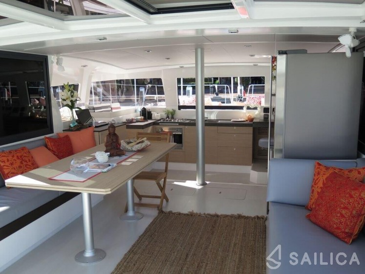 Bali 4.3 - 4 + 2 cab. - Yacht Charter Sailica