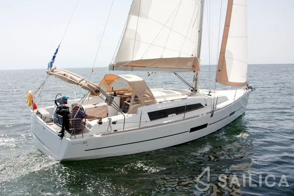 Dufour 382 GL - Yacht Charter Sailica