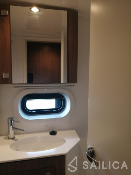 Bali 4.2 - Yacht Charter Sailica