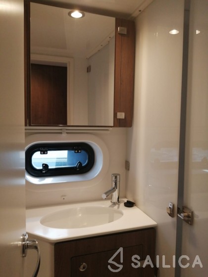 Bali 4.2 - Yacht Charter Sailica