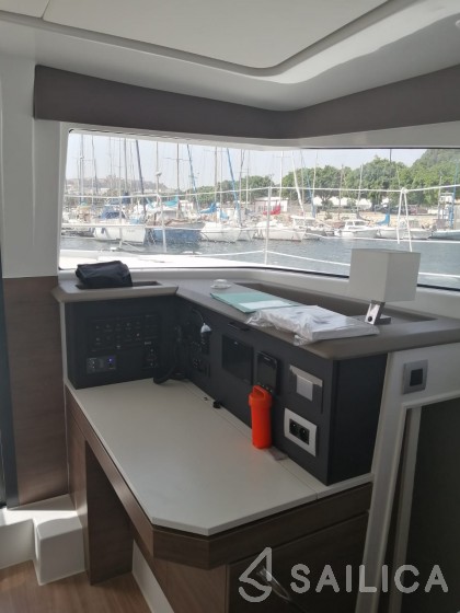 Bali 4.2 - Yacht Charter Sailica