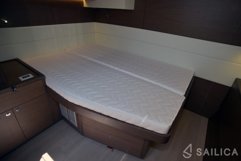 Lagoon 52F - Yacht Charter Sailica