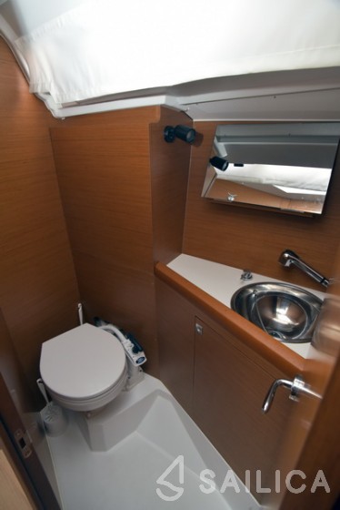 Sun Odyssey 349 - Yacht Charter Sailica