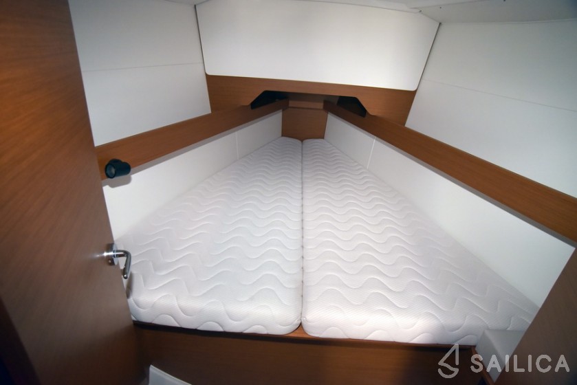 Sun Odyssey 349 - Yacht Charter Sailica