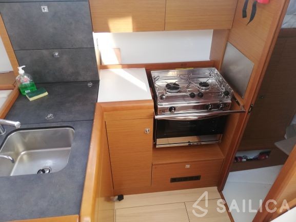 Sun Odyssey 349 - Yacht Charter Sailica