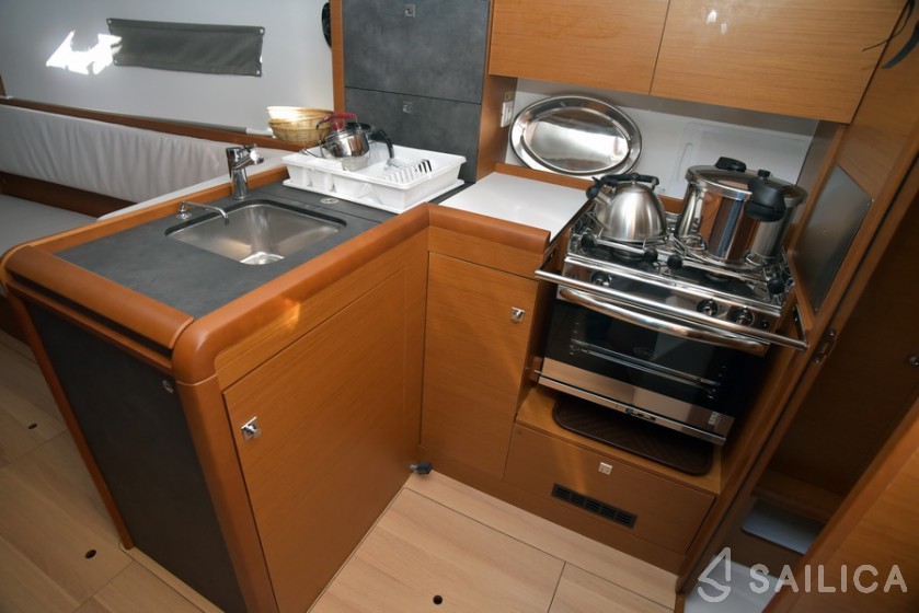 Sun Odyssey 349 - Yacht Charter Sailica