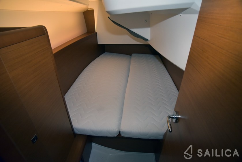Sun Odyssey 349 - Yacht Charter Sailica