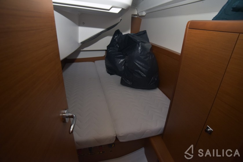 Sun Odyssey 349 - Yacht Charter Sailica