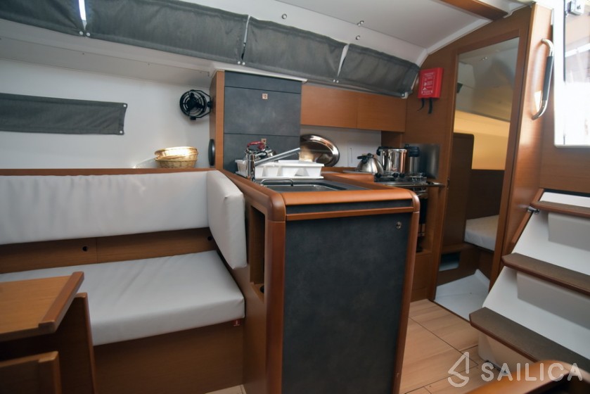Sun Odyssey 349 - Yacht Charter Sailica