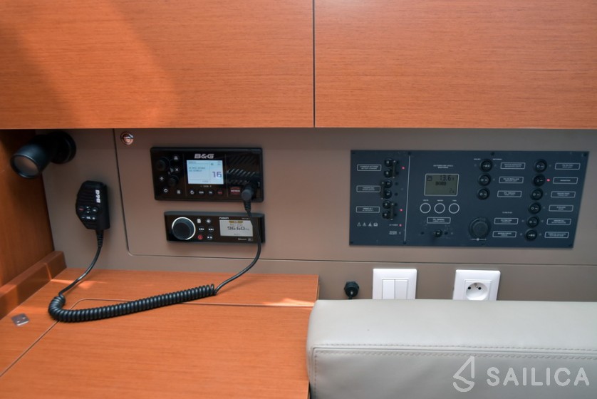 Oceanis 38.1 - Yacht Charter Sailica