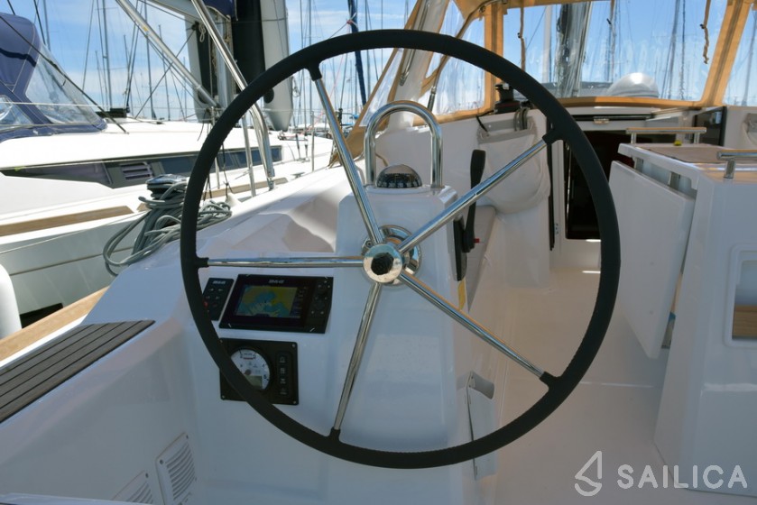 Oceanis 38.1 - Yacht Charter Sailica