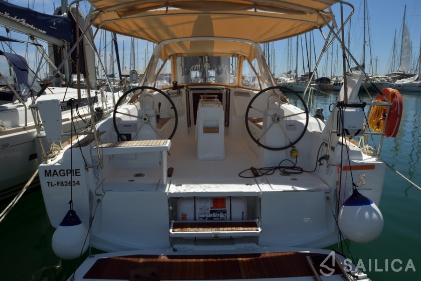 Oceanis 38.1 - Yacht Charter Sailica