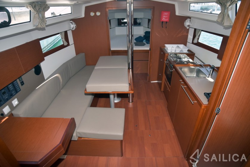 Oceanis 38.1 - Yacht Charter Sailica