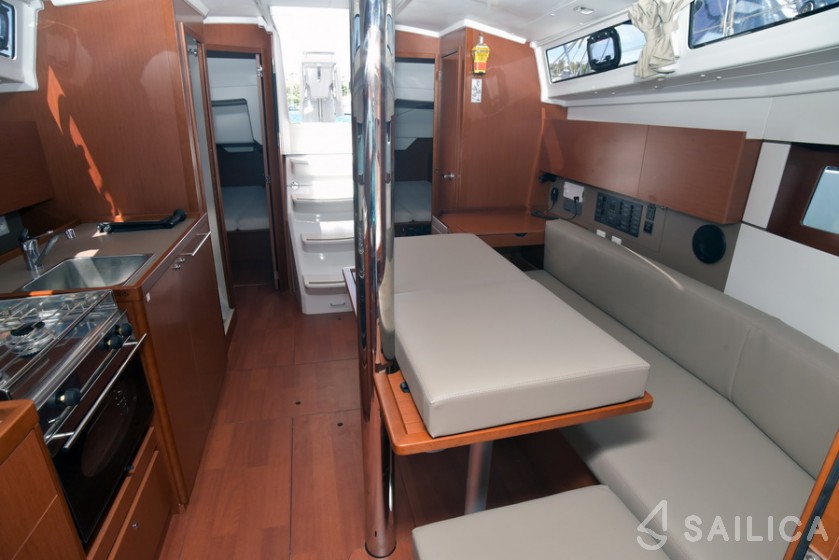 Oceanis 38.1 - Yacht Charter Sailica