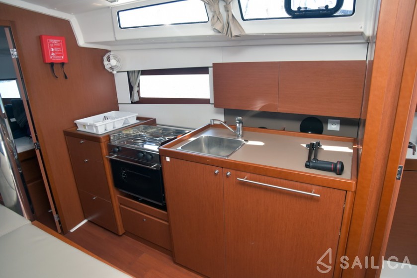 Oceanis 38.1 - Yacht Charter Sailica