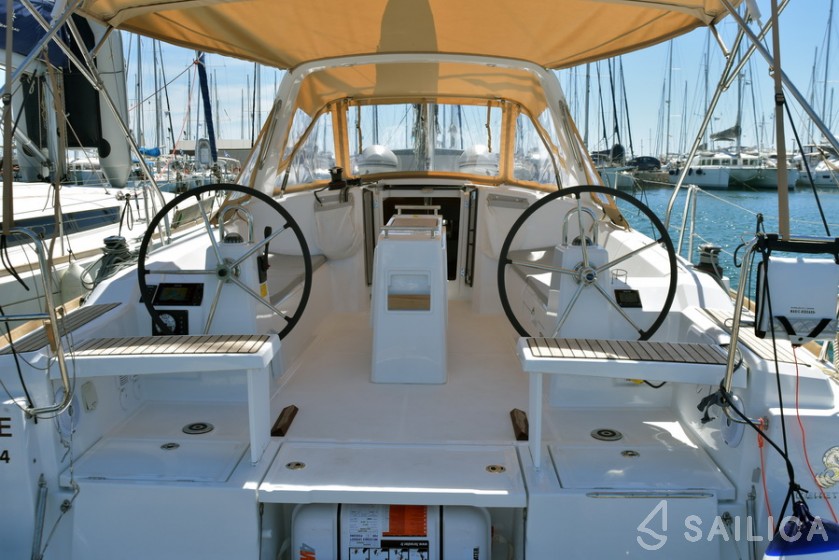 Oceanis 38.1 - Yacht Charter Sailica
