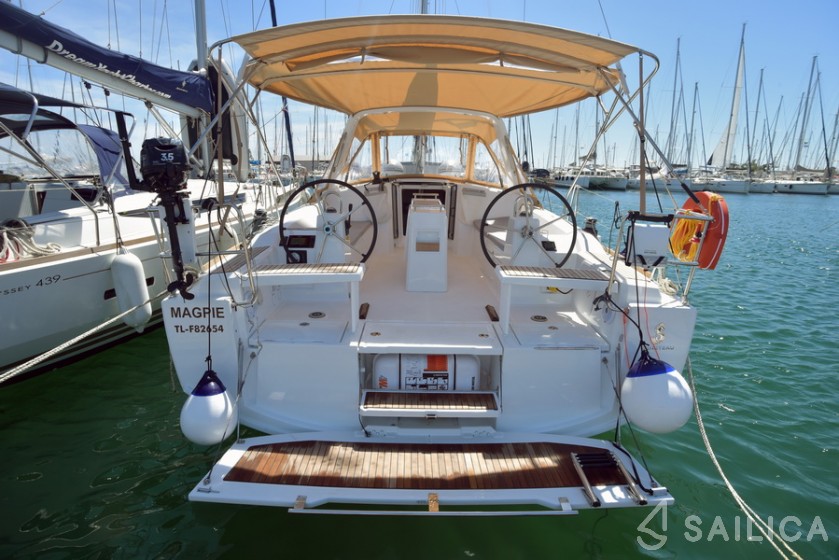 Oceanis 38.1 - Yacht Charter Sailica