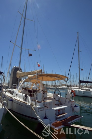 Oceanis 38.1 - Yacht Charter Sailica