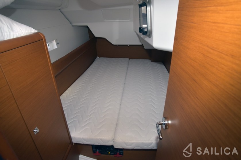 Sun Odyssey 389 - Yacht Charter Sailica