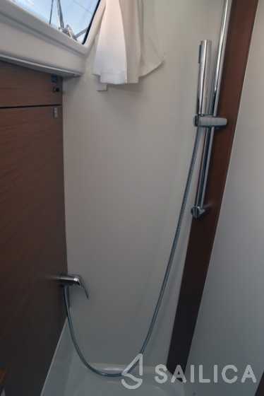 Sun Odyssey 389 - Yacht Charter Sailica