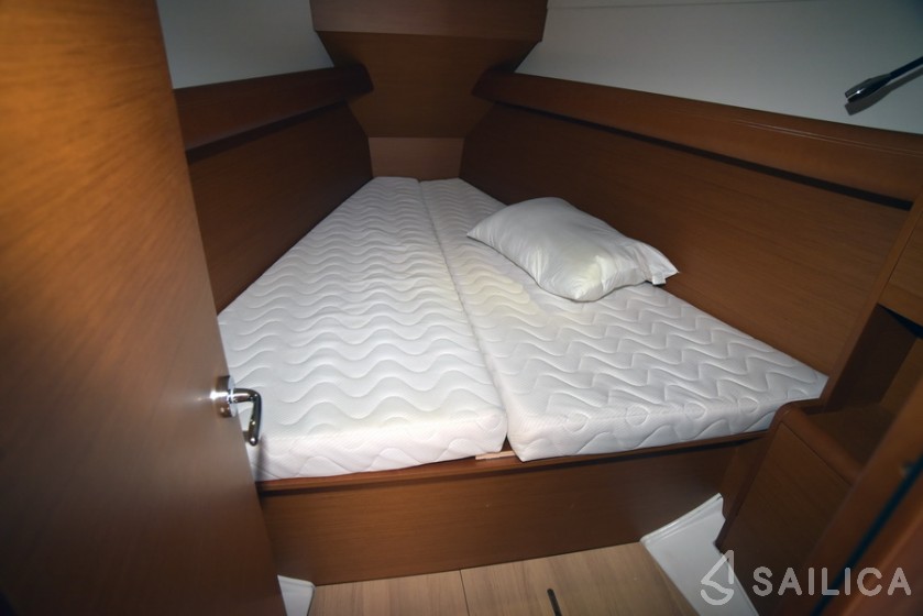 Sun Odyssey 389 - Yacht Charter Sailica