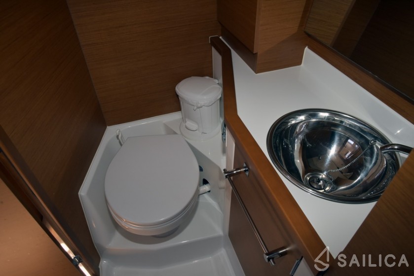 Sun Odyssey 389 - Yacht Charter Sailica