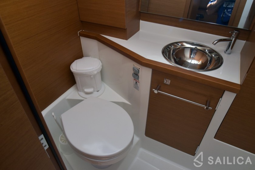 Sun Odyssey 389 - Yacht Charter Sailica