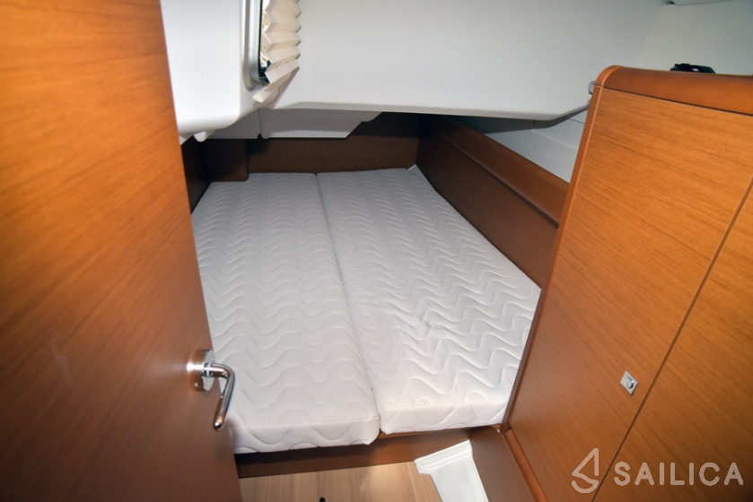 Sun Odyssey 389 - Yacht Charter Sailica