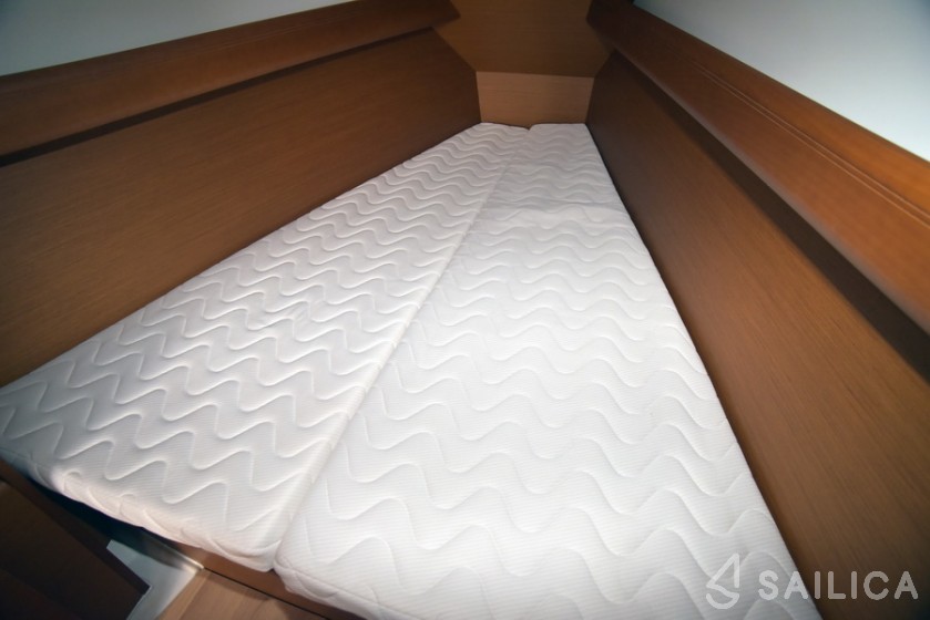 Sun Odyssey 389 - Yacht Charter Sailica