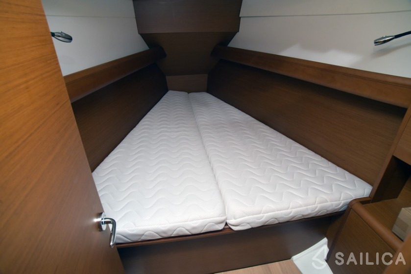 Sun Odyssey 389 - Yacht Charter Sailica