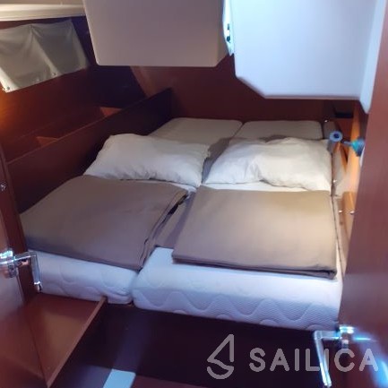 Oceanis 41.1 - Yacht Charter Sailica