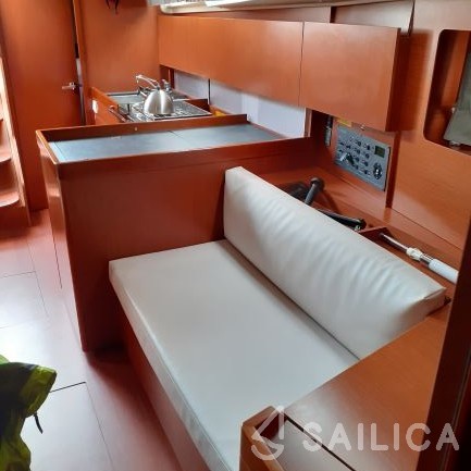 Oceanis 41.1 - Yacht Charter Sailica