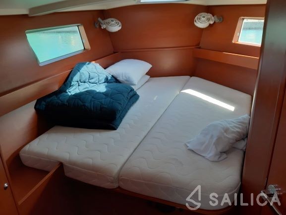 Oceanis 41.1 - Yacht Charter Sailica