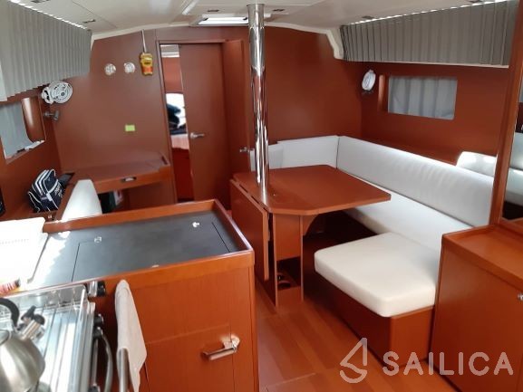 Oceanis 41.1 - Yacht Charter Sailica
