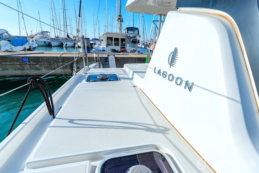 Isla 40 - Yacht Charter Sailica