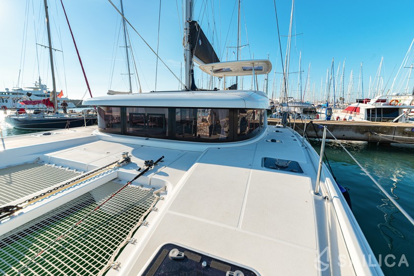 Isla 40 - Yacht Charter Sailica