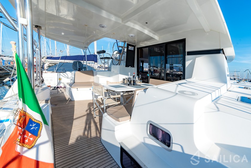 Isla 40 - Yacht Charter Sailica