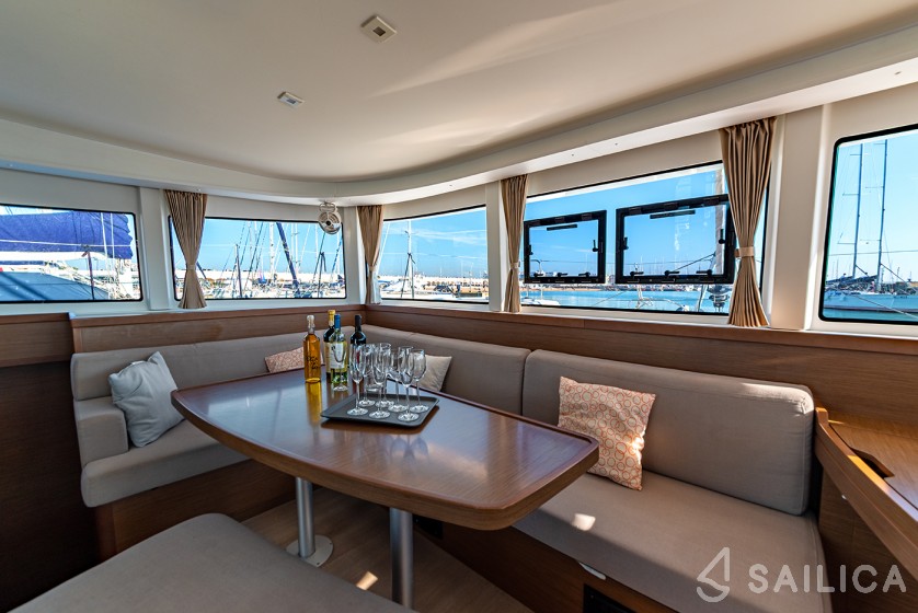 Isla 40 - Yacht Charter Sailica