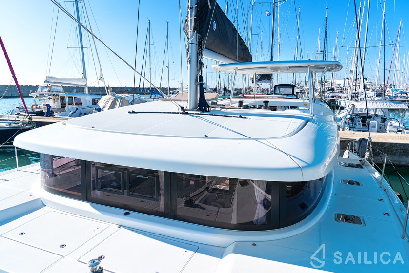 Isla 40 - Yacht Charter Sailica