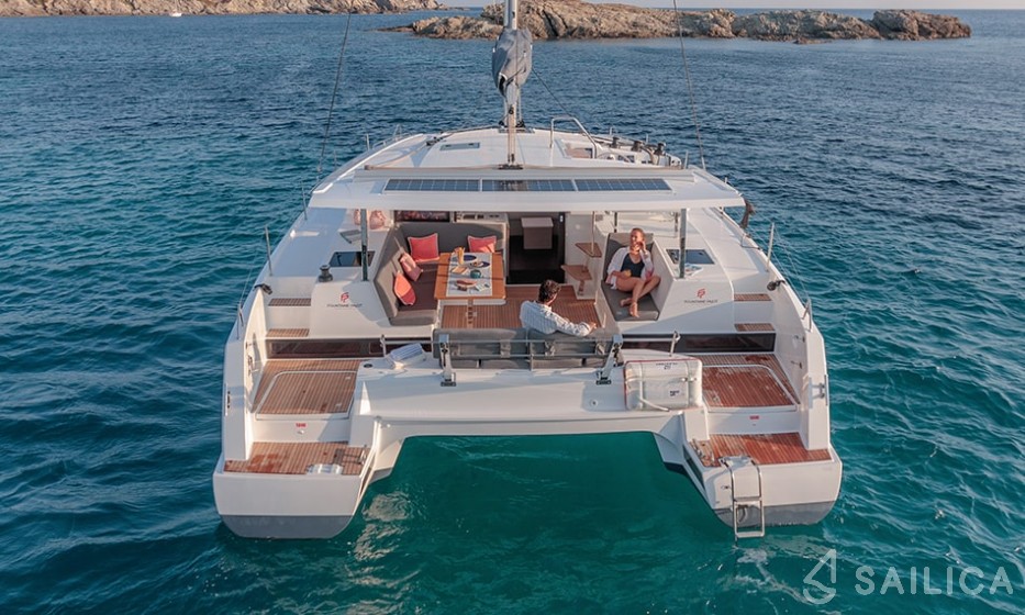 Isla 40 - Yacht Charter Sailica