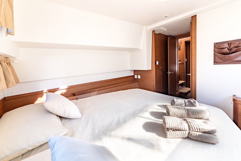 Isla 40 - Yacht Charter Sailica
