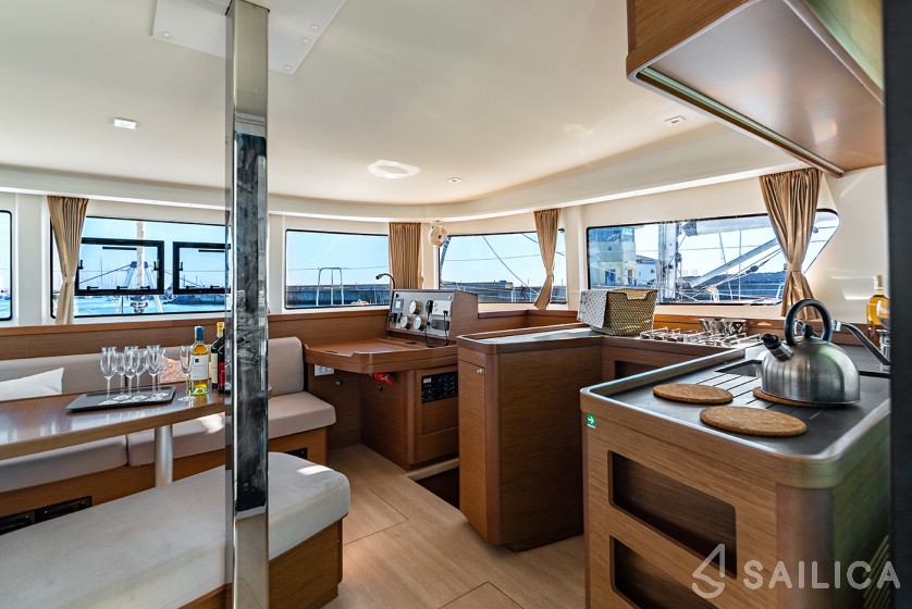 Isla 40 - Yacht Charter Sailica