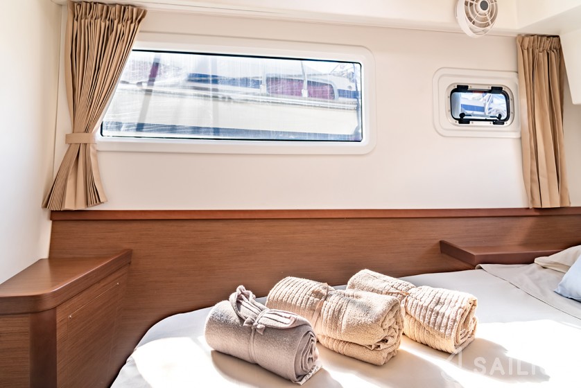 Isla 40 - Yacht Charter Sailica
