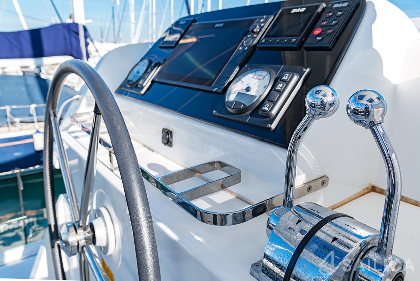 Isla 40 - Yacht Charter Sailica