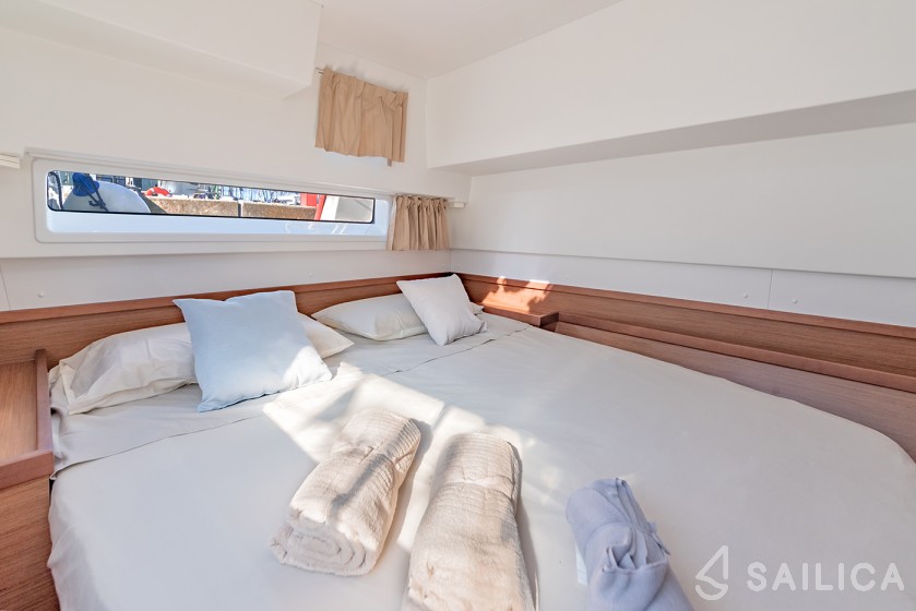 Isla 40 - Yacht Charter Sailica