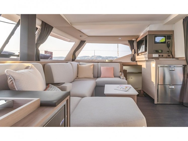Isla 40 - Yacht Charter Sailica