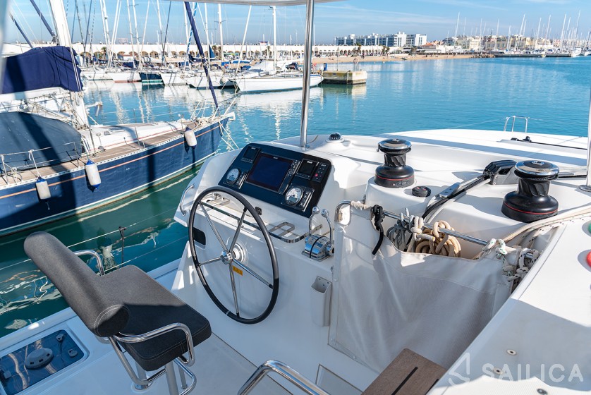 Isla 40 - Yacht Charter Sailica