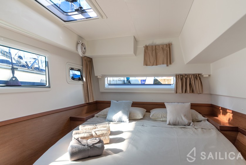 Isla 40 - Yacht Charter Sailica
