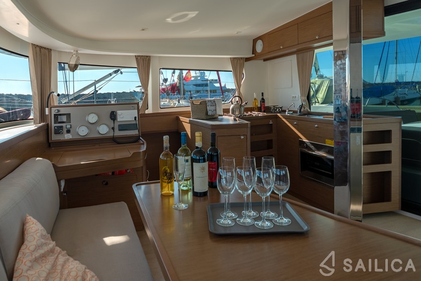 Isla 40 - Yacht Charter Sailica