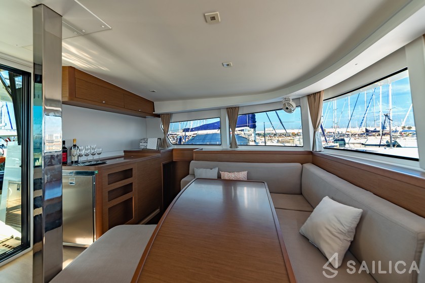 Isla 40 - Yacht Charter Sailica